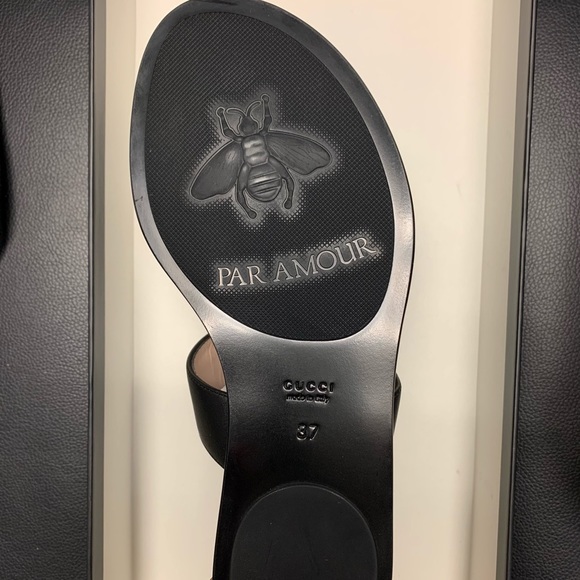 **SOLD** Gucci Leather Thong Sandal with Double G - Picture 10 of 12